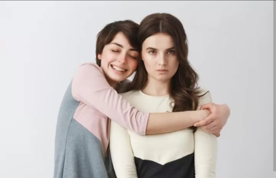 Ilustrasi teman bermuka dua