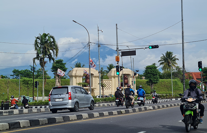 Sejumlah kendaraan yang melintas dari arah Jogja menuju Magelang.NAILA NIHAYAH/RADAR JOGJA