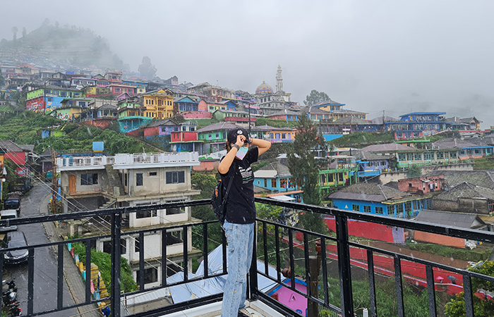 BERKABUT: Suasana&nbsp;Nepal&nbsp;Van&nbsp;Java&nbsp;di Dusun Butuh, Temanggung, Kaliangkrik saat musim hujan kerap dipenuhi kabut tebal.
