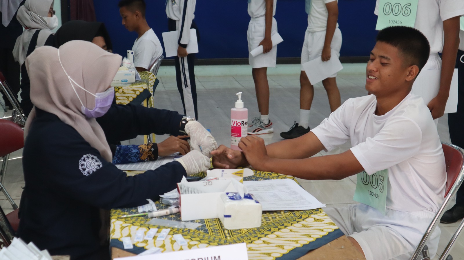 Calon Paskibraka Purworejo saat menjalani tes kesehatan dan cek postur tubuh pada Rabu (17/4) di Wisma PKPRI Purworejo.
