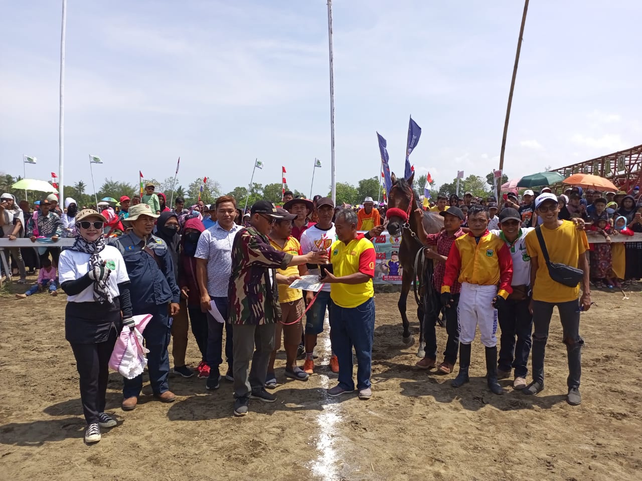 AGENDA TAHUNAN : Kemeriahan pacuan kuda di Lapangan Tegalrejo, Kecamatan Ambal. Even ini rutin digelar setiap pascalebaran.