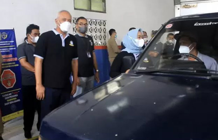 RUTIN: Kendaraan saat mengikuti uji KIR di Kabupaten Sleman.