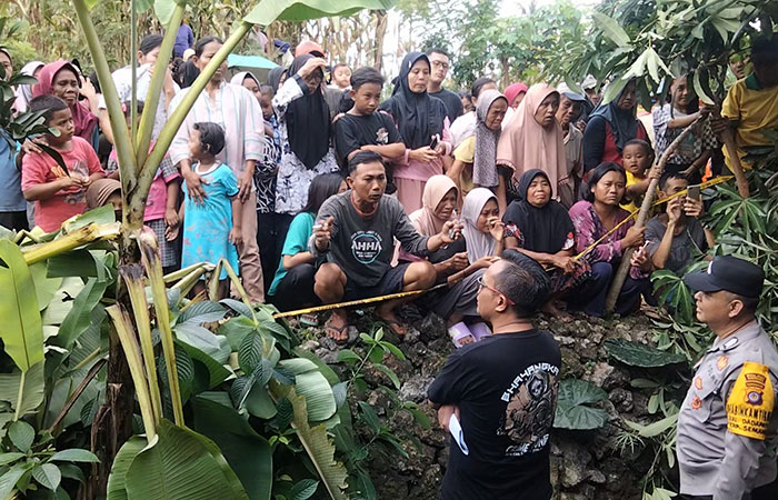 REKA ULANG: Polres Gunungkidul saat menggelar proses rekonstruksi adegan pembunuhan sadis di Dadapayu, Semanu, Gunungkidul kemarin (24/4).