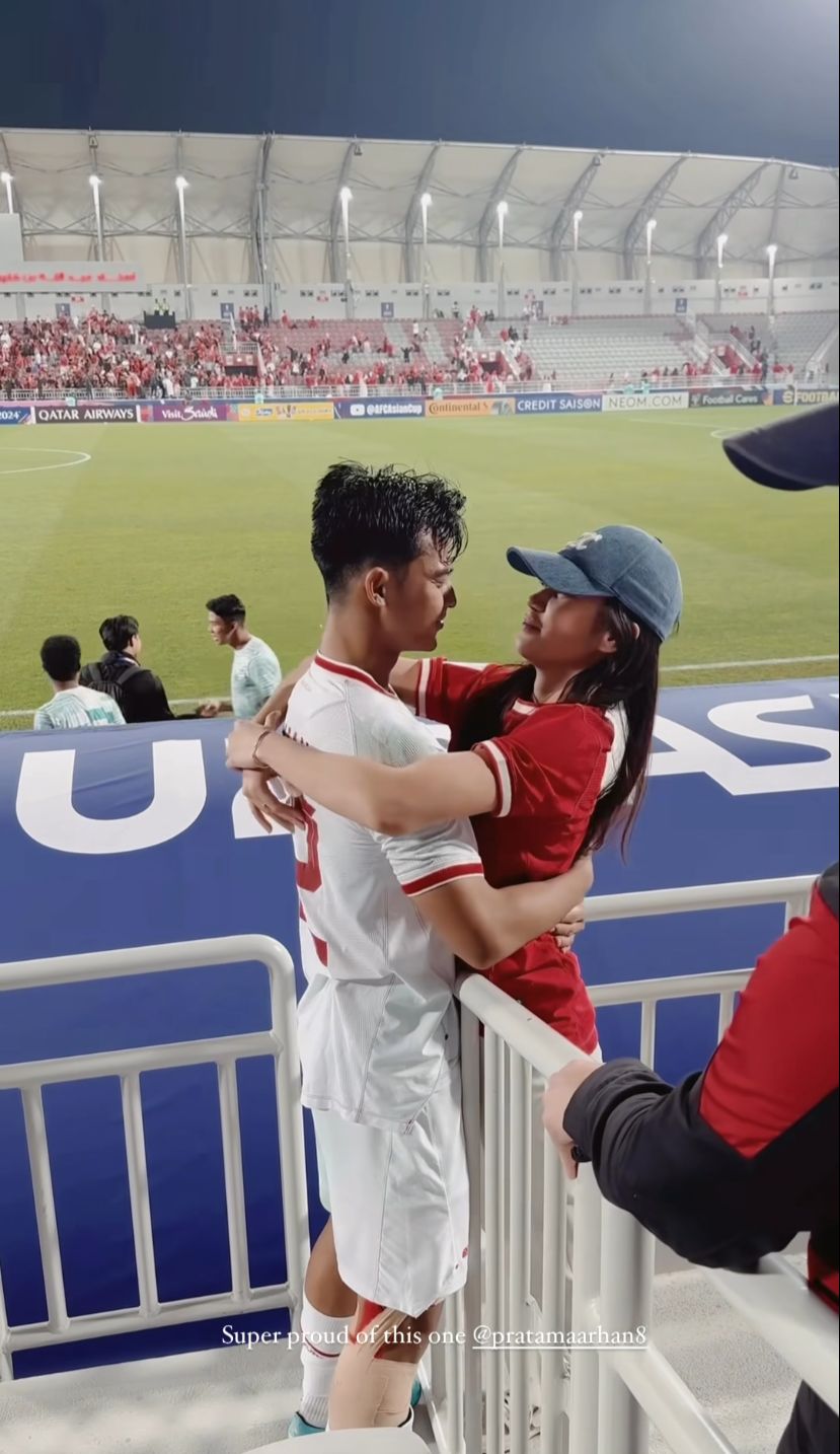 MENANG: Potret mesra Azizah Salsa dan Pratama Arhan. (Instagram Stories @azizahsalsha_)