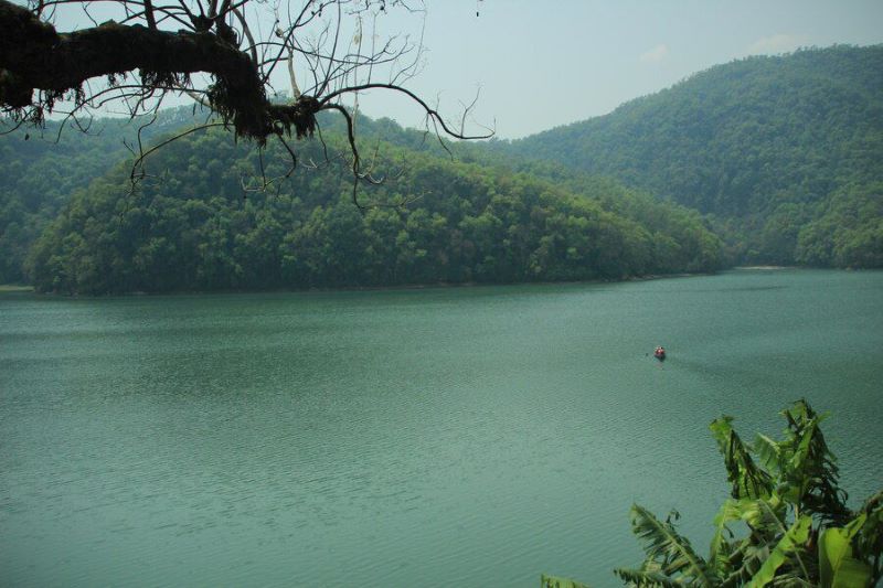 MEMPESONA: telaga Sarangan, Plaosan, Kabupaten Magetan, Jawa Timur.