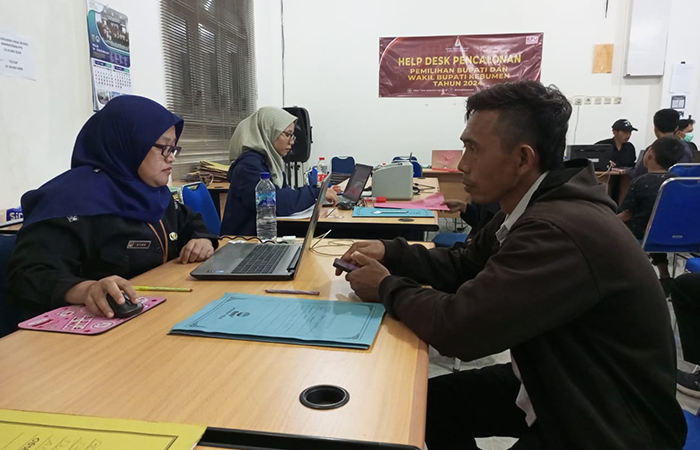 PERSIAPAN PILKADA : KPU Kebumen melaksanakan seleksi administrasi anggota PPS untuk Pilkada 2024. (M Hafied/Radar Jogja)