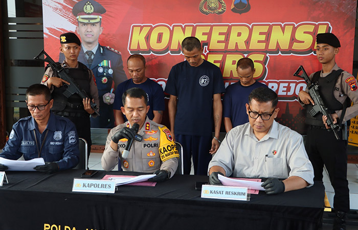 Ketiga tersangka spesialis pencuri hewan ternak dihadirkan dalam konferensi pers Polres Purworejo pada Senin (13/5).
