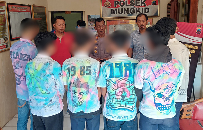 SUNGKEMAN: Enam pelajar SMP yang kedapatan melakukan konvoi, dipanggil ke Polsek Mungkid bersama orang tua dan pihak sekolah.