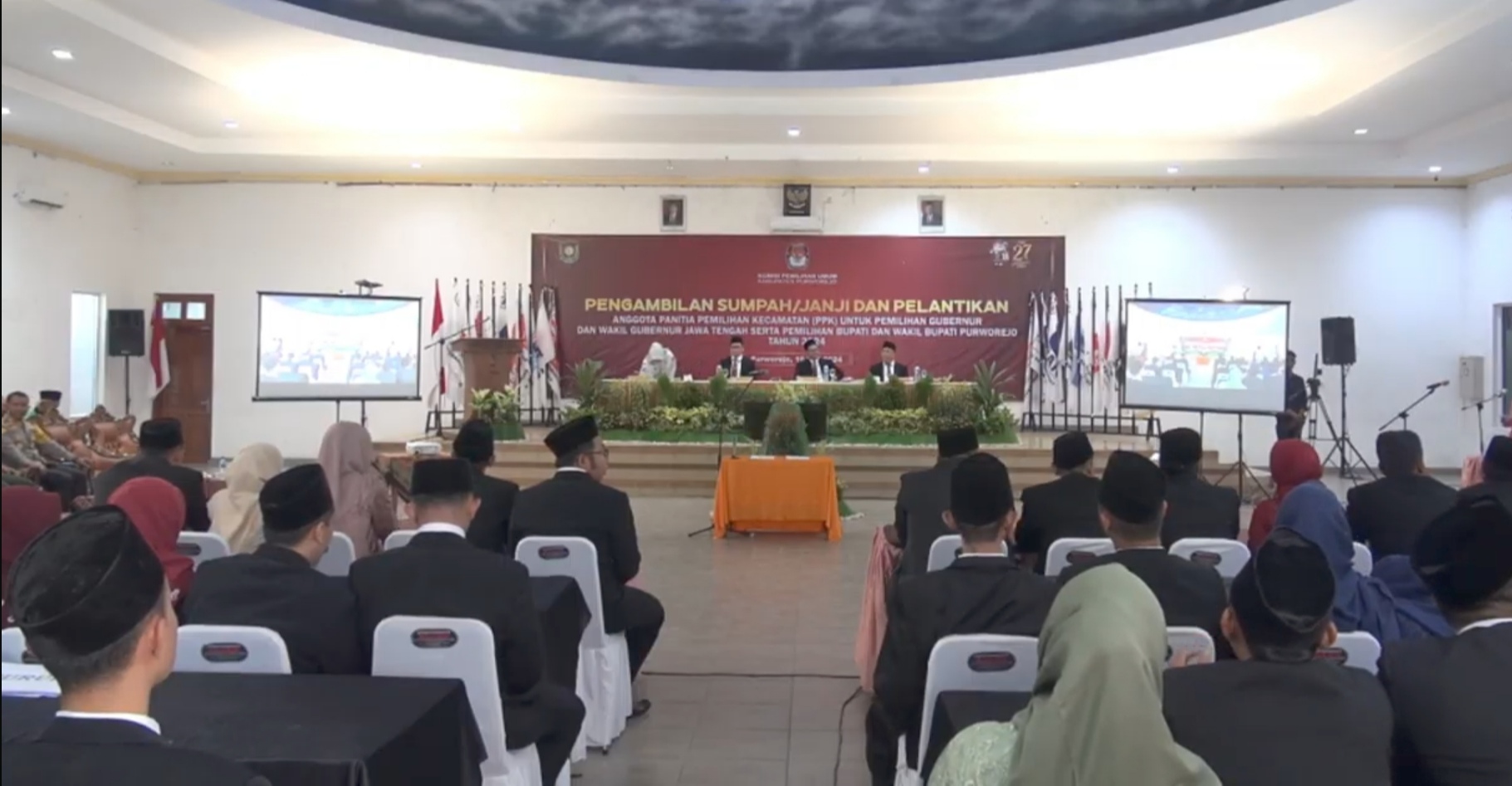 Acara pelantikan PPK terpilih se-Kabupaten Purworejo pada Kamis (16/5) di Hotel Plaza Purworejo.