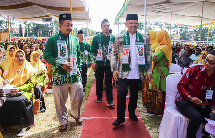 AJANG SILATURAHMI : Pengurus dan anggota Aisiyah se Eks Karesidenan Kedu berkumpul di Alun-alun Kebumen untuk menghadiri agenda Wisata Dakwah Aisiyah.