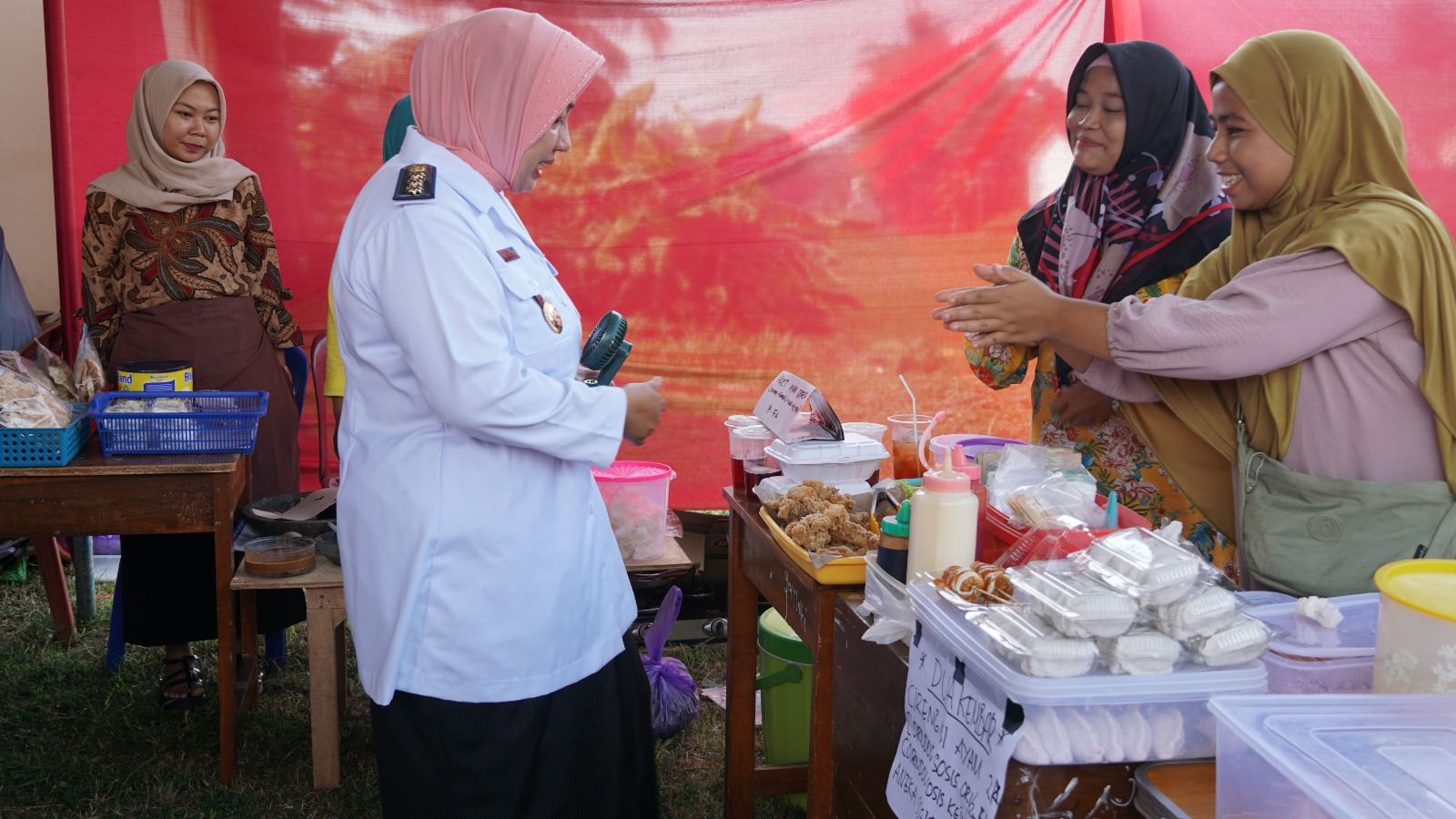 Bupati Purworejo Yuli Hastuti saat berada di agenda Gebyar Pajak PBB-P2 dan UMKM 2024 di Desa Dukuhrejo, Bayan, Purworejo Rabu (29/5).