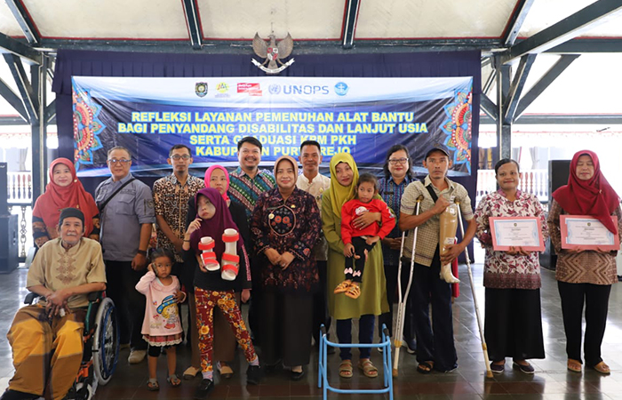 Penyerahan sertifikat graduasi dan penyerahan alat bantu bagi penyandang disabilitas dan lansia di Purworejo pada Jumat (31/5).Pemkab Purworejo untuk Radar Jogja