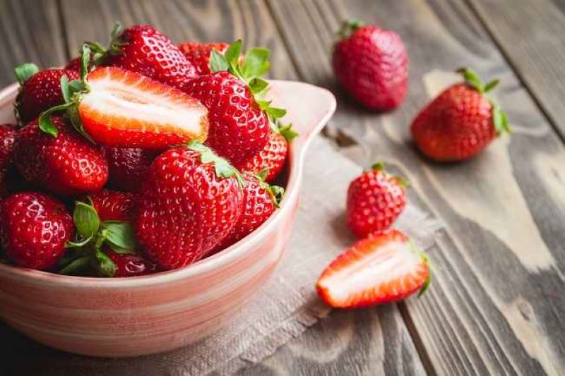 Konsumsi strawberry secara rutin efektif cegah demensia.