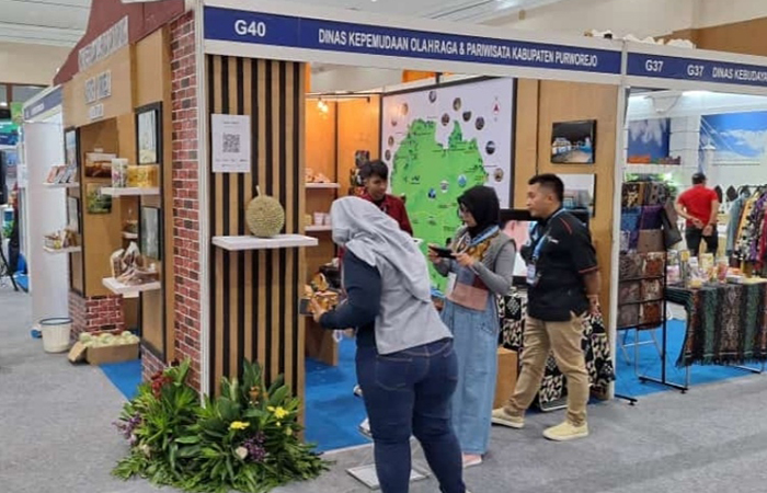 Suasana kunjungan stand Dinporapar Purworejo pacda event GWN Expo 2024, Jumat (14/6).Dinporapar Purworejo untuk Radar Jogja