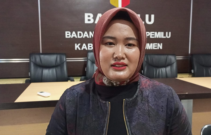 Koordinator Divisi Hukum dan Sengketa Bawaslu Kebumen Eka Rohmawati. (M Hafied/Radar Jogja)