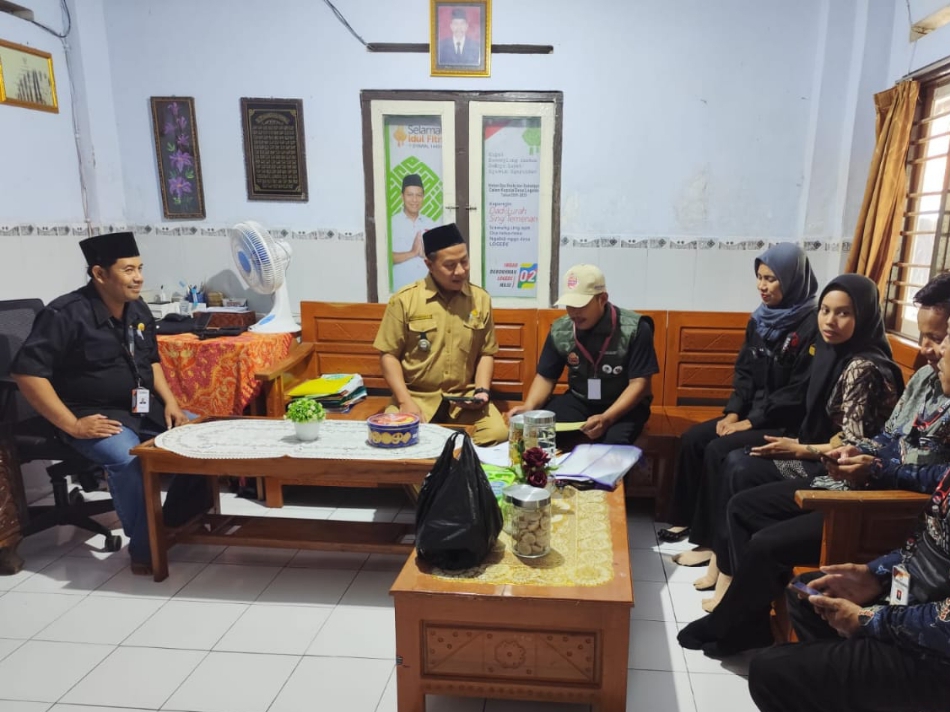 TUGAS PENGAWASAN: Jajaran Bawaslu Kebumen mulai dari tingkat desa hingga kecamatan mengawasi proses pencocokan dan penelitian (coklit) data pemilih Pilbup Kebumen 2024. (Dokumentasi Bawaslu Kebumen)
