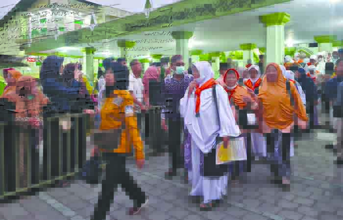 PENUH HARU: Jemaah haji telah tiba dengan selamat di Masjid Agung Kauman Kota Magelang, Rabu (26/6).(NAILA NIHAYAH/RADAR JOGJA)
