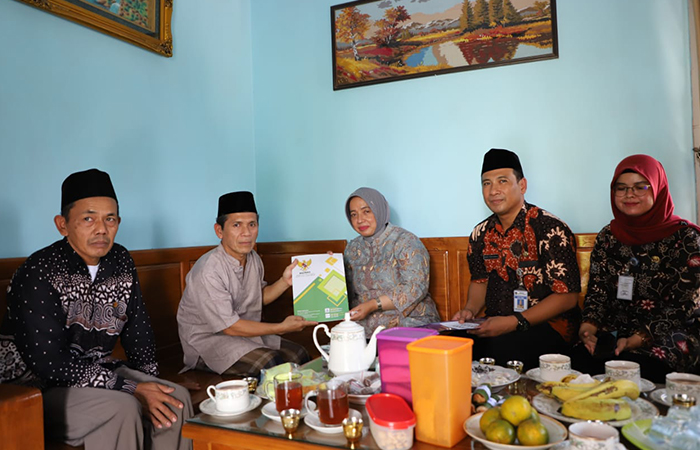 Pemkab Purworejo untuk Radar Jogja&nbsp; Rombongan Bupati Purworejo saat berkunjung ke keluarga jemaah haji asal Kabupaten Purworejo yang meninggal di Makkah saat pelaksanaan ibadah haji 2024, pada Kamis