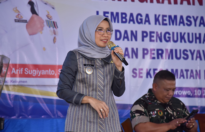 PAPARAN : Wakil Bupati Kebumen Ristawati Purwaningsih menghadiri peningkatan kapasitas kelembagaan desa di Kecamatan Bonorowo.(Dokumentasi Prokopim Kebumen)