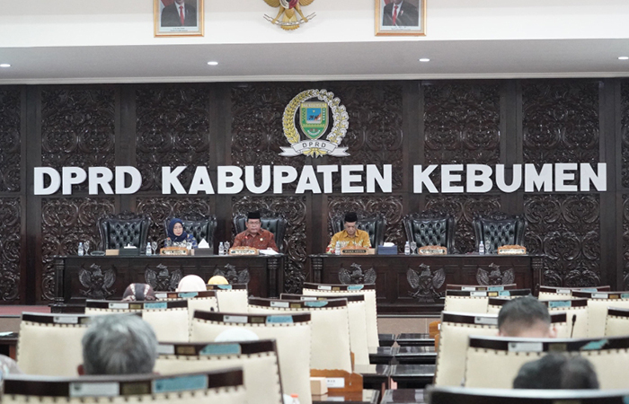 MIMBAR DEWAN : Pembahasan Raperda RPJPD Tahun 2025-2045. Draf raperda tersebut disampaikan pada rapat paripurna DPRD Kebumen. (M Hafied/Radar Jogja)