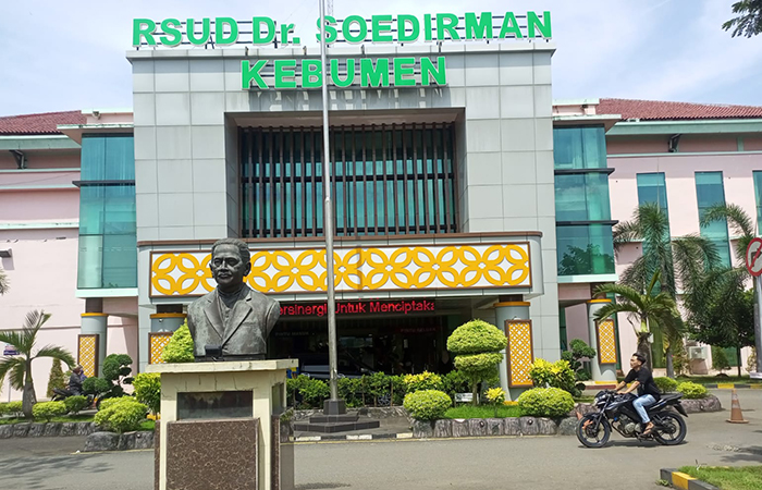 RS RUJUKAN : Gedung utama Rumah Sakit Umum Daerah Dr Soedirman (RSDS) Kebumen. Fasilitas rumah sakit ini semakin lengkap untuk melayani masyarakat.(M Hafied/Radar Jogja)