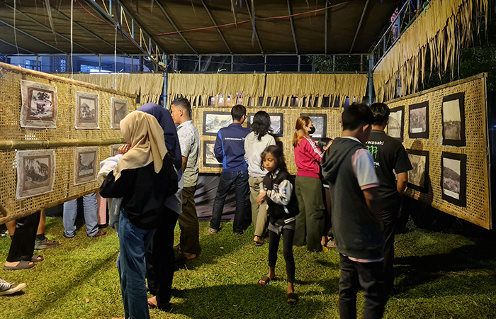 MENARIK:&nbsp;Magelang&nbsp;Tempo&nbsp;Doeloe menyajikan konsep jadul dengan berbagai barang lawasan di Alun-alun Kota Magelang, 19-21 Juli 2024.NAILA NIHAYAH/RADAR JOGJA