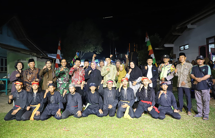 TURUN-TEMURUN: Desa Mudalrejo pertahankan tradisi guyang jaran saat sura Rabu (24/7) malam. Warga berharap tradisi tersebut bisa terus dilestarikan.ISTIMEWA