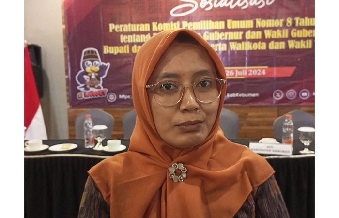 Ketua KPU Kebumen Dzakiyatul Banat