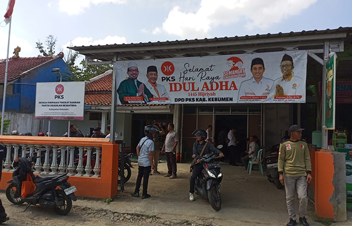 Kantor DPD PKS Kebumen ramai didatangi kader dan simpatisan jelang Pilkada 2024. (M Hafied/Radar Jogja)