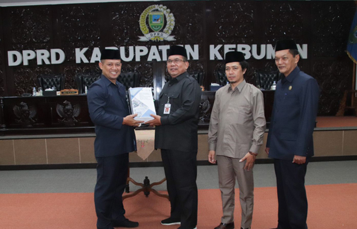 Rapat paripurna DPRD Kebumen dengan agenda penetapan Perubahan APBD Tahun 2024. (M Hafied/Radar Jogja)