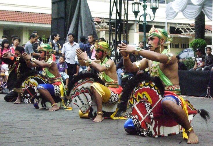 Jathilan merupakan seni pertunjukan yang sangat populer di Yogyakarta
