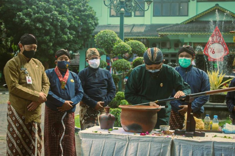 Ritual jamasan pusaka (web Disbud Jogja)