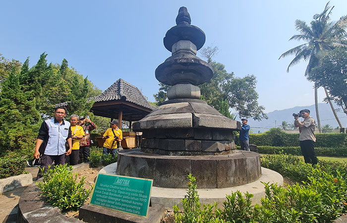 BERDIRI KOKOH: Inilah penampakan struktur catra hasil rekonstruksi Theodore van Erp. Dipasang pada stupa induk sekitar 1910, lalu dibongkar kembali.