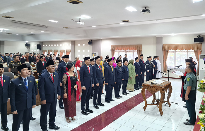 RESMI: Sebanyak 25 anggota dewan terpilih Kota Magelang pada Pemilu 2024 resmi dilantik, Senin (19/8).NAILA NIHAYAH/RADAR JOGJA