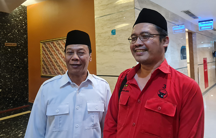 Bakal calon bupati dan wakil bupati Magelang Grengseng Pamuji (baju merah) dan Sahid (baju putih).NAILA NIHAYAH/RADAR JOGJA