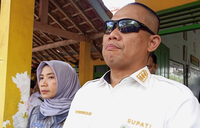 Bupati Kebumen Arif Sugiyanto didampingi Wakil Bupati Ristawati Purwaningsih. (M Hafied/Radar Jogja)