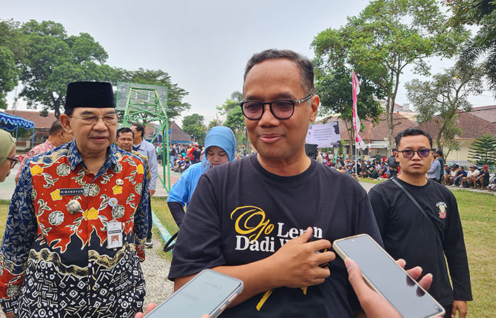 PAPARAN: Wali Kota Magelang Muchamad Nur Aziz dan Wakil Wali Kota Magelang M Mansyur saat memberi keterangan kepada awak media soal pencalonannya pada Pilkada 2024.NAILA NIHAYAH/RADAR JOGJA