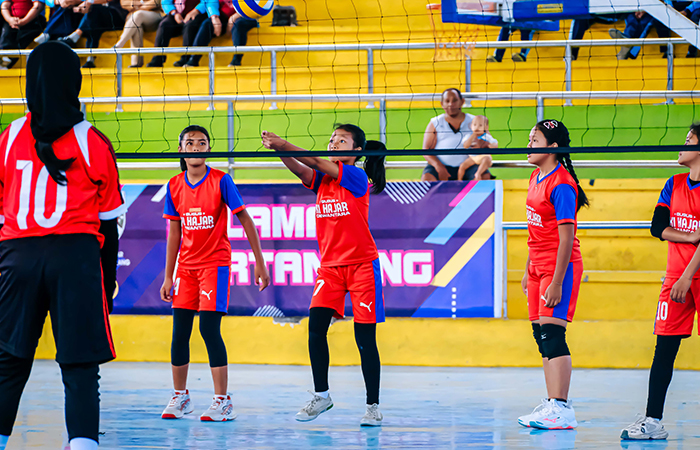 TANGKAS: Pelajar SD dan SMP se-Kota Magelang mengikuti liga voli di GOR Samapta Sanden, 27-31 Agustus 2024.Dok: Prokompim Kota Magelang