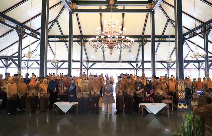PWRI Purworejo saat pengukuhan pengurus periode 2024-2029 di Pendopo Kabupaten Purworejo, Kamis (28/9).