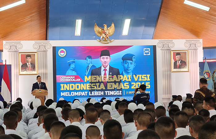 PAPARAN: Menteri ATR/BPN Agus Harimurti Yudhoyono memberikan ceramah pembekalan bertajuk