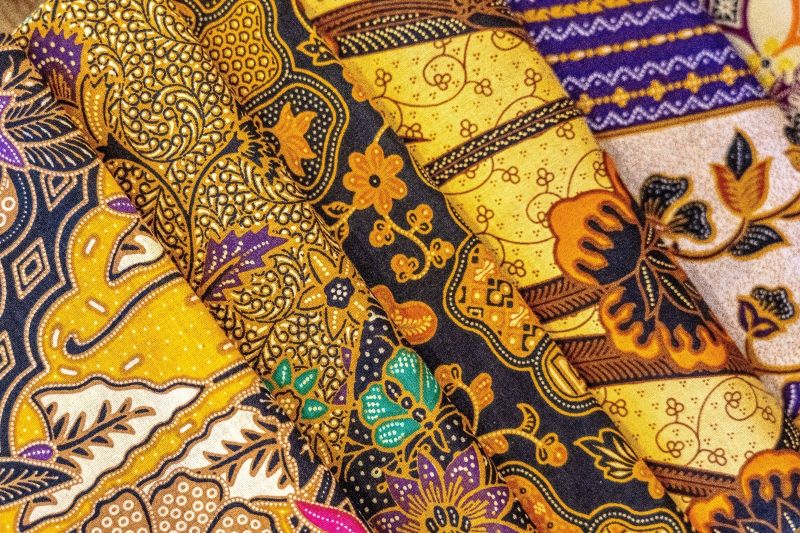 Beberapa jenis batik dari Indonesia.