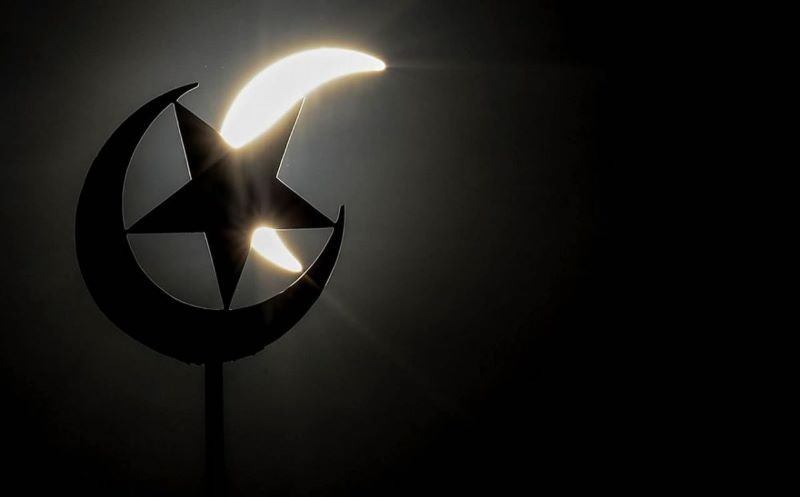 Bulan Sabit makna dalam Islam.