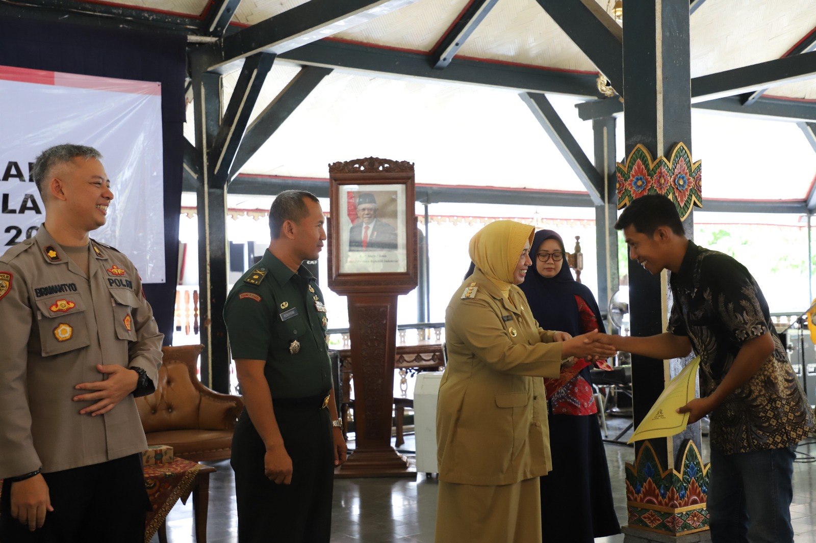 Pemberian penghargaan bagi DDS di Pendopo Kabupaten Purworejo, Selasa (10/9).