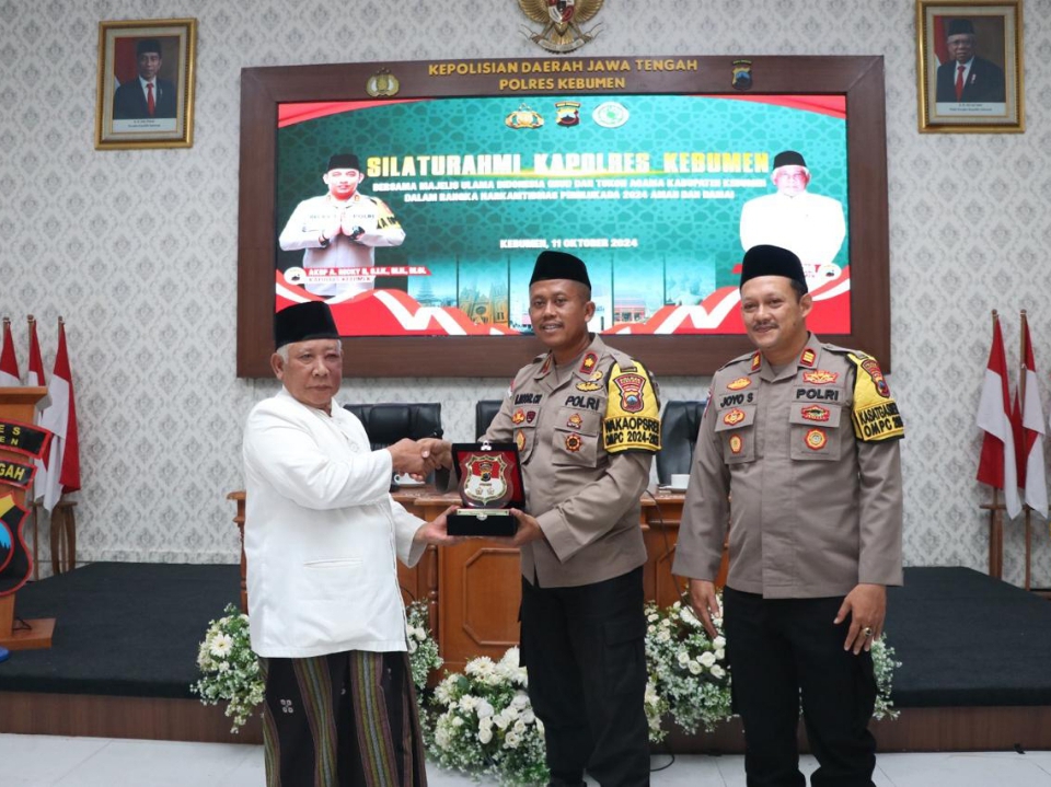 Polres Kebumen menggelar silaturahmi dengan Majelis Ulama Indonesia (MUI) Kebumen. Pertemuan ini membahas soal saling menjaga kondusifitas wilayah selama Pilkada 2024.