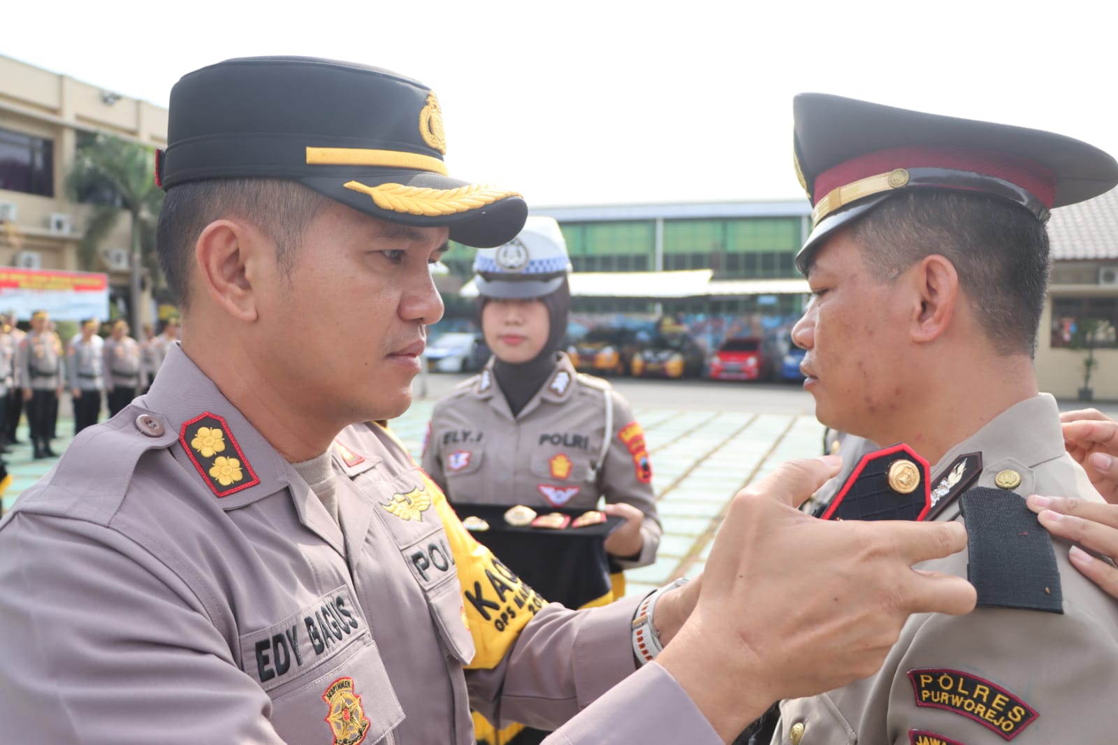 Apel sertijab Kapolsek Kutoarjo dan Kapolsek Butuh pada Selasa (15/10).