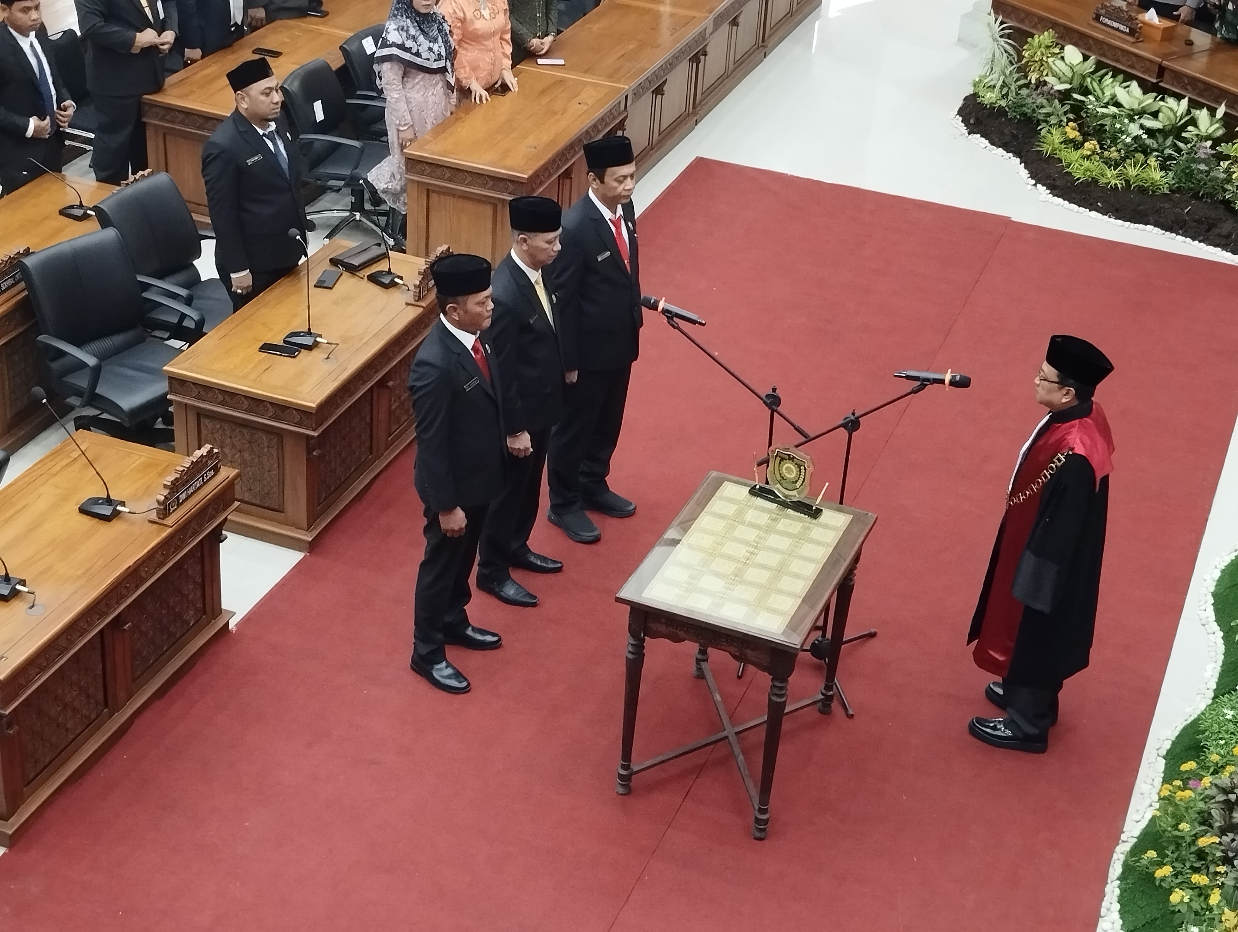 Rapat paripurna dalam rangka mengucapkan sumpah/janji pimpinan dewan DPRD Purworejo 2024-2029, Selasa (15/10).