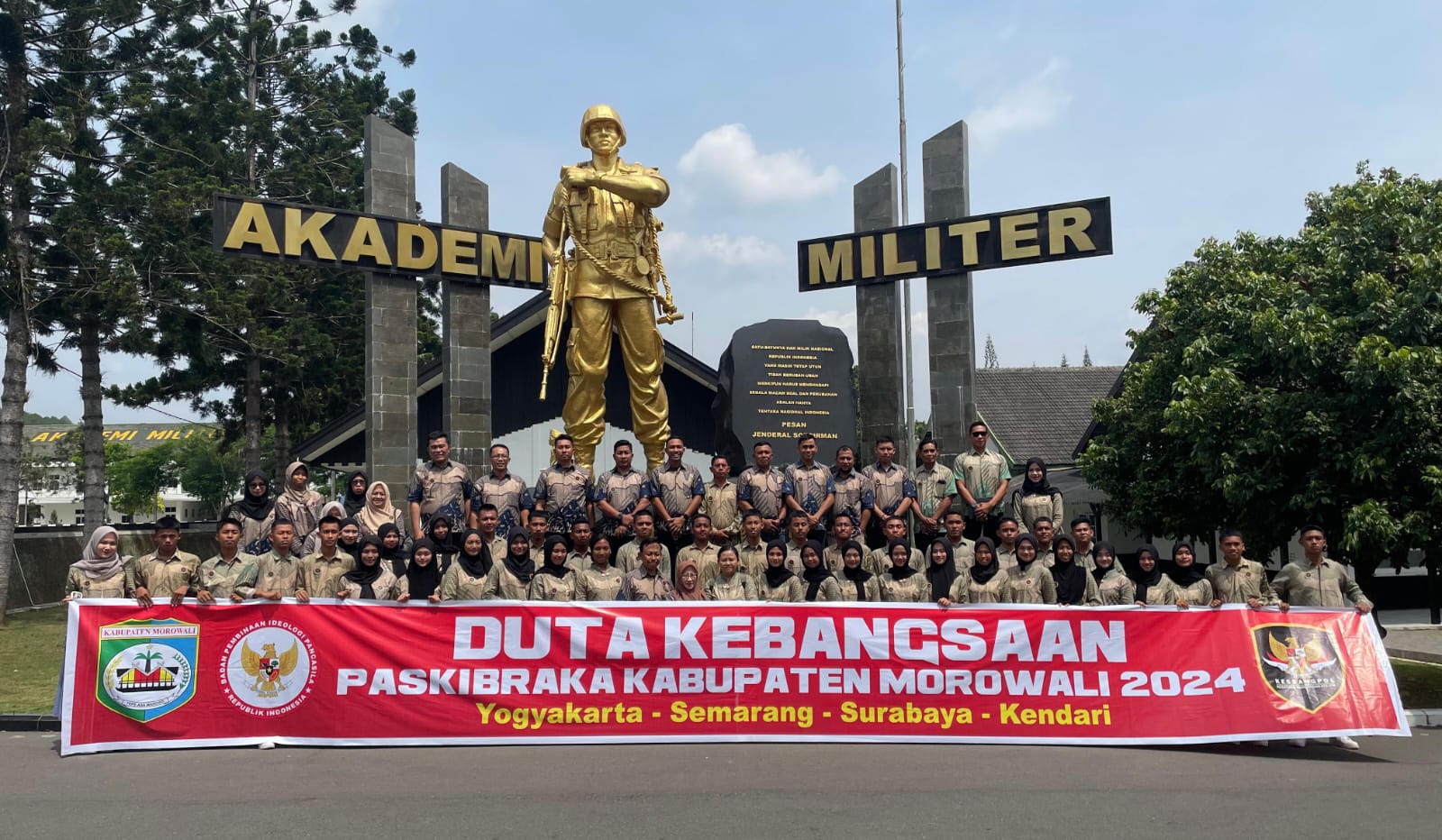 Duta Kebangsaan Paskibraka Kabupaten Morowali saat melakukan kunjungan ke Akademi Militer (Akmil) Magelang