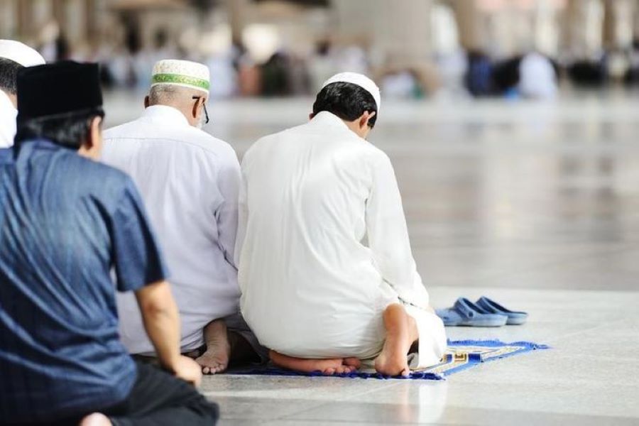 Ilustrasi sedang salat.