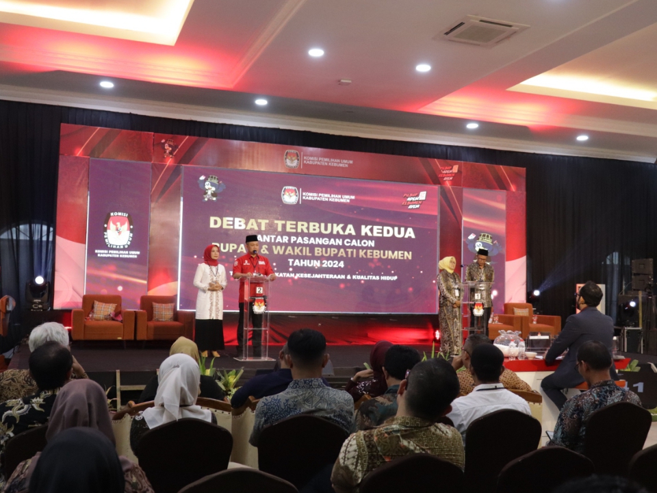 Debat Pemungkas Pilkada Kebumen, Atasai Kemiskinan Lilis-Zaeni Intervensi Multisektor, Aris-Rista Menejerial Tata Pemerintahan