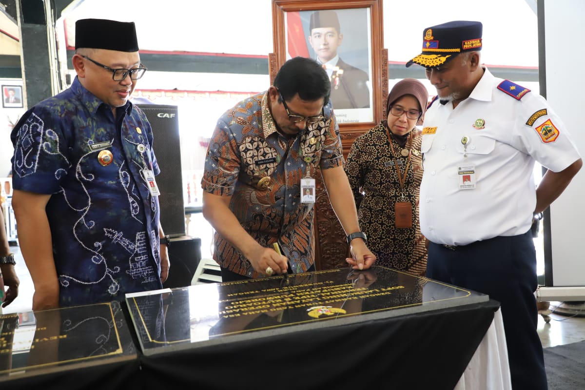 Peresmian proyek dari Bankeu Provinsi Jateng di Purworejo oleh Pj Gubernur Jateng Komjen Pol Nana Sudjana, Kamis (21/11).